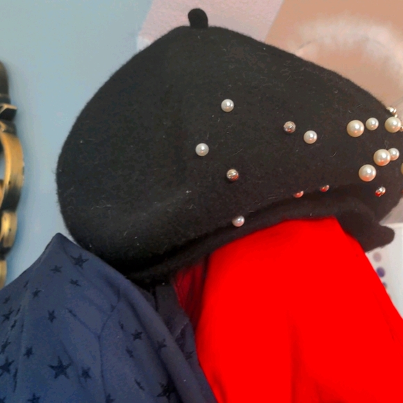 Black pearled beret - Picture 2 of 2